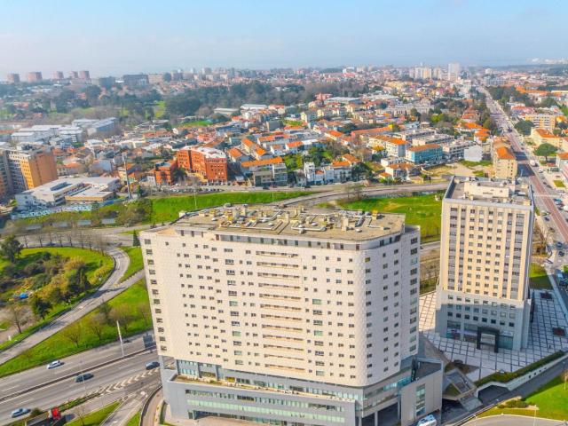 Penthouse T4 de Luxo na Av. da Boavista com Vistas Mar, Rio e Cidade