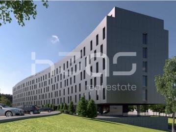 Penthouse T4 de Prestígio com Amplas Varandas e Vista Desafogada