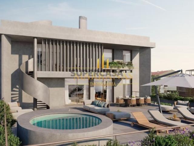 Penthouse T4 Duplex c/ piscina privativa