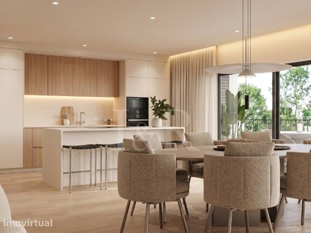 Penthouse T4 duplex com terraços e estacionamento em Caxias