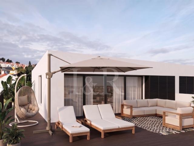 Penthouse T4 duplex com terraços e estacionamento em Caxias