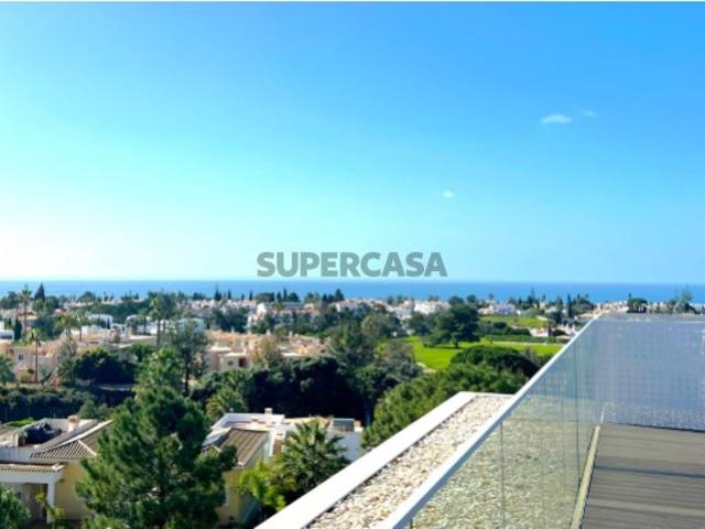 Penthouse T4 em Carvoeiro: Exclusividade, Luxo e Vista Panorâmica Sobre o Mar