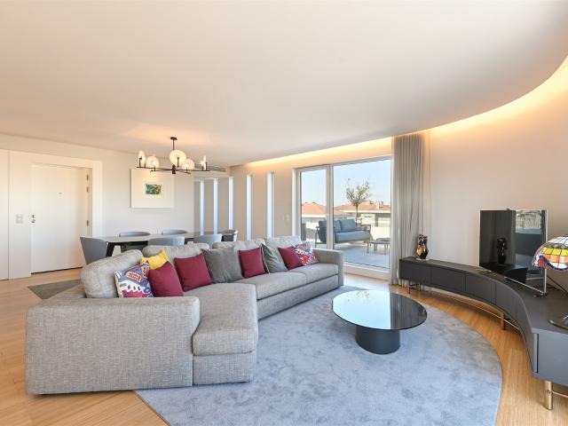 Penthouse T4 Mobilada, Terraço c/Jacuzzi Porto junto ao Estádio do Dragão