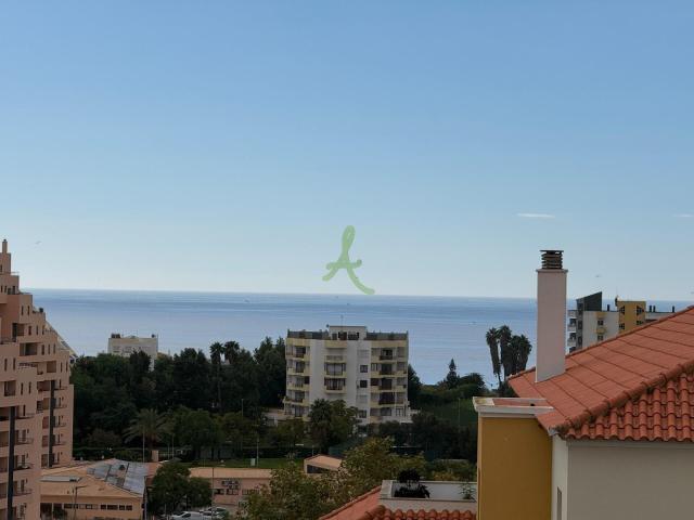 Penthouse T4 Praia da Rocha com garagem, Piscina e Terraço. 150m² Portimão