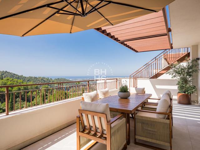Penthouse to rent in Istán