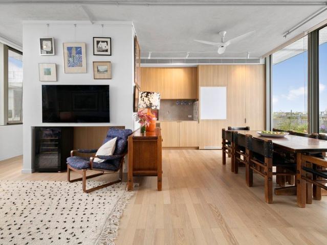 Penthouse Top Floor Living with 64sqm Balcony & Sweeping 180 degree Views