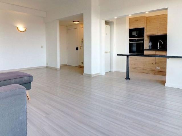 Penthouse te huur in Sint Pieters Woluwe voor € 1.350 met 2 slaapkamers