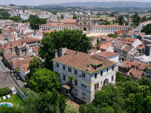 Penthouse única, terraço panorâmico e vista para o Mosteiro. 420m² Alcobaça