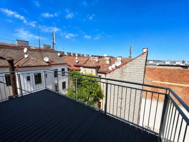 Penthouse über den Dächern Wiens – Maisonette mit Panoramablick in U Bahn Nähe! Balkon und Terrasse!