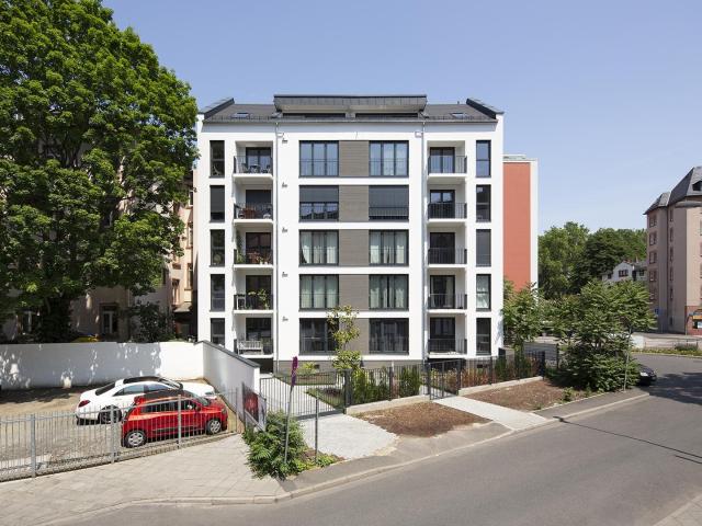 Penthauswohnung mit Dachterrasse: 2 Zimmer Wohnung mit Einbauküche im Zentrum zu vermieten!