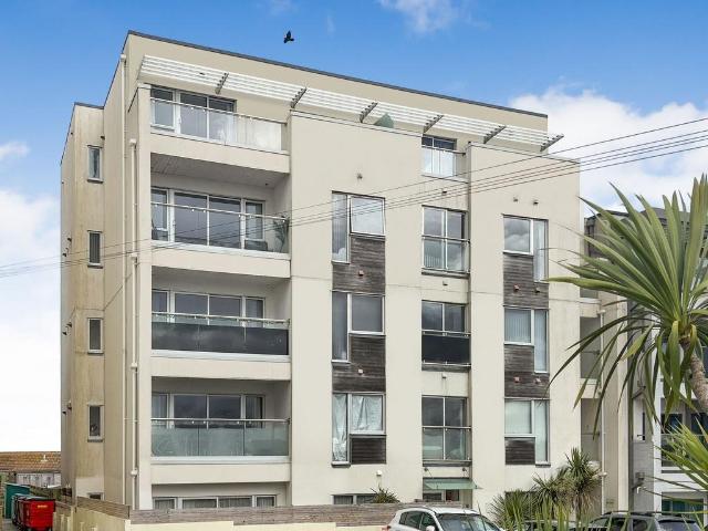 Pentire Avenue, Newquay TR7 2 bed flat to rent £1,295 pcm £299 pw