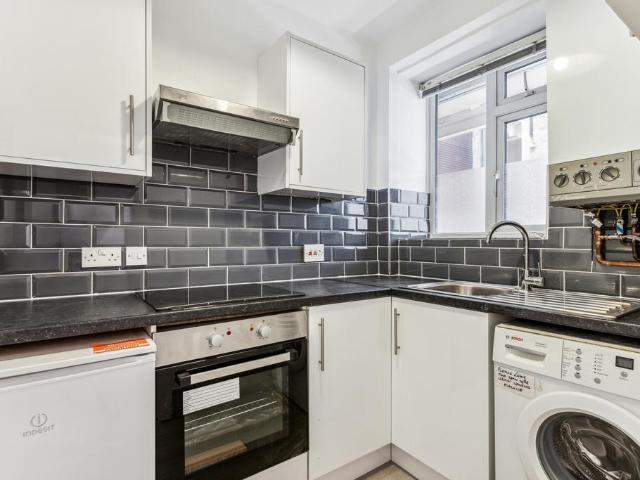 Pentonville Road, Angel, Islington. 2 bed flat to rent £2,400 pcm £554 pw