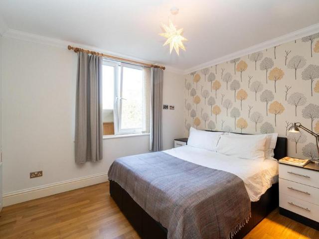 Pentonville Road, London, N1 2 bed apartment to rent £3,400 pcm £785 pw