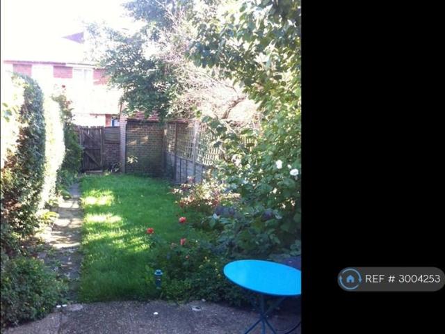 Penton Place, London, SE17 3 bed terraced house to rent £3,500 pcm £808 pw