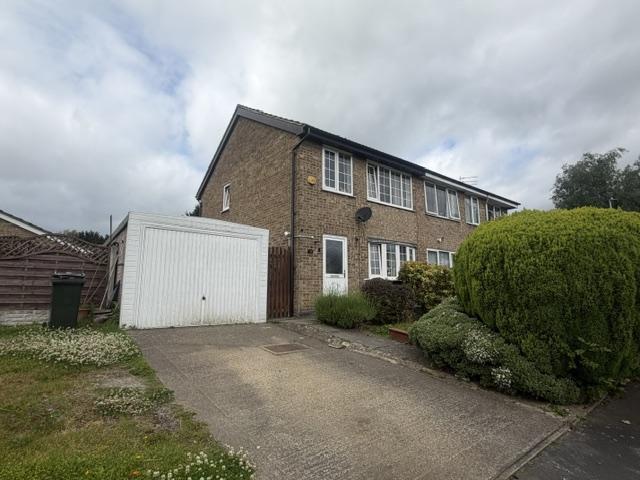 Pentland Avenue, Bradford BD14 3 bed semi detached house to rent £1,075 pcm £248 pw