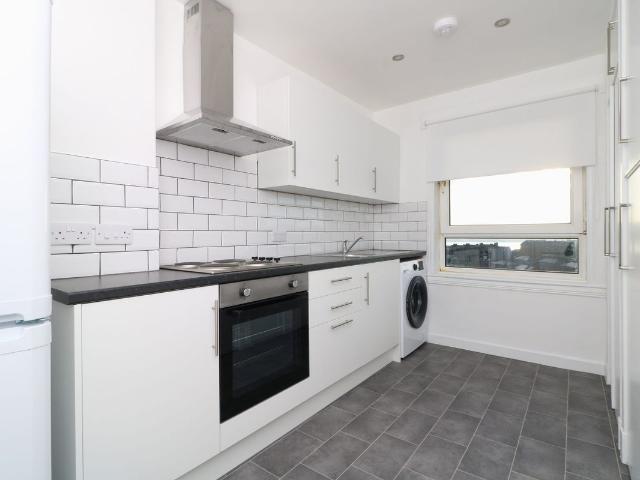 Pentland Crescent, Dundee DD2, 2 bed flat to rent, £745 pcm | PrimeLocation