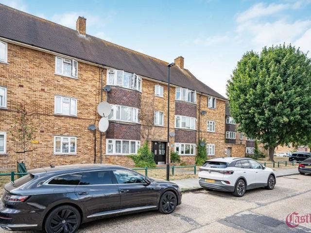 Pentrich Avenue, Enfield, EN1 2 bed flat to rent £1,800 pcm £415 pw