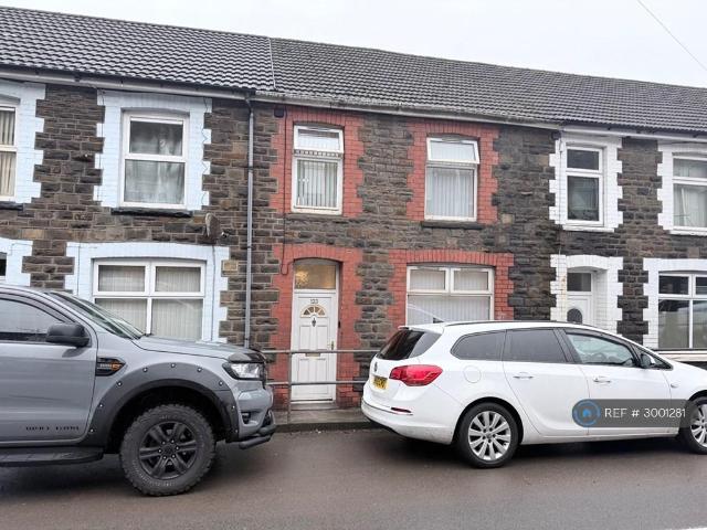 Pentwyn Avenue, Mountain Ash, CF45 3 bed terraced house to rent £800 pcm £185 pw