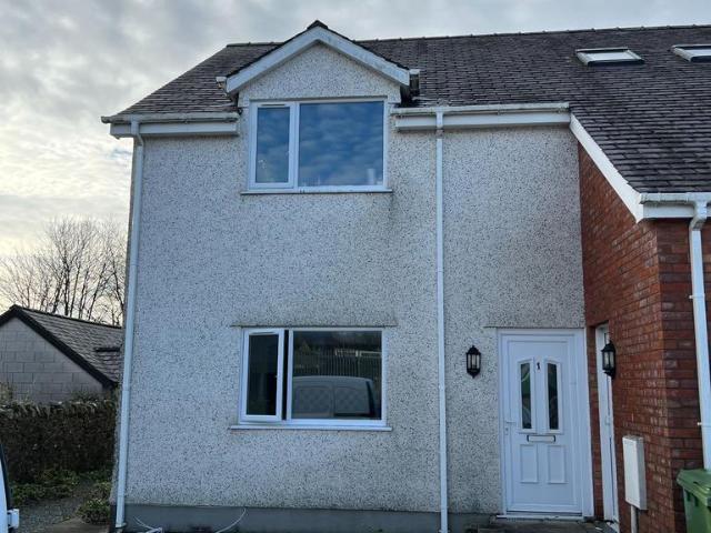 Penygroes, Caernarfon LL54 2 bed flat to rent £600 pcm £138 pw