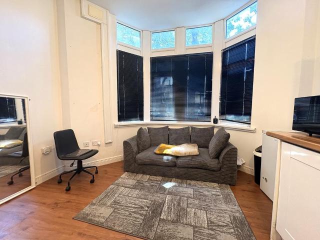 Penylan Road, Cardiff CF24 1 bed apartment to rent £950 pcm £219 pw