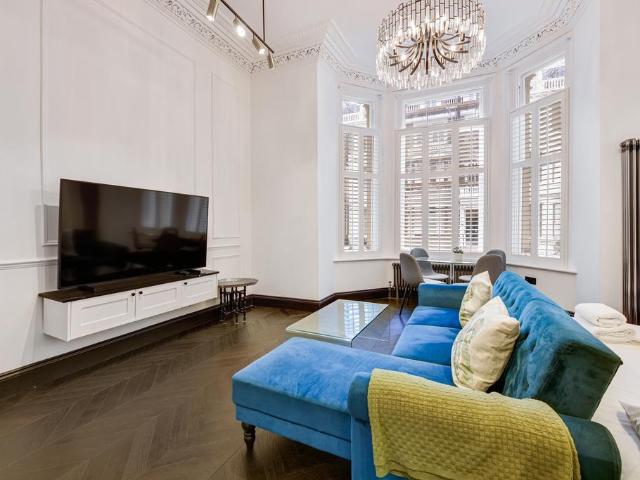 Penywern Road, Earls Court, London 1 bed flat to rent £3,200 pcm £738 pw