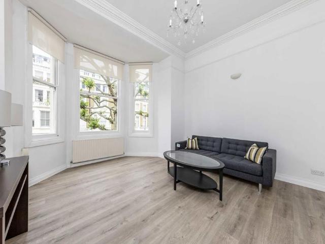 Penywern Road, London SW5 2 bed flat to rent £3,300 pcm £762 pw