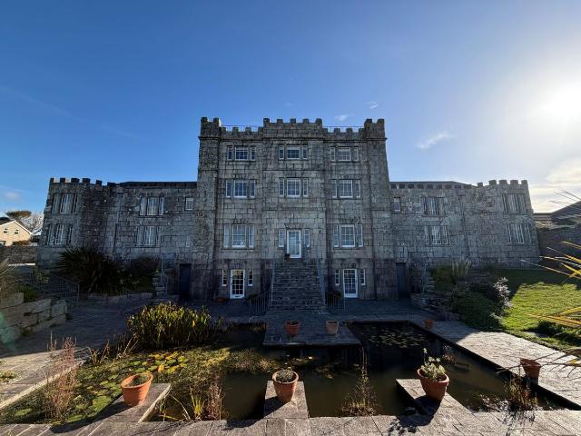 Penzance TR20, 3 bed flat to rent, £3,500 pcm | PrimeLocation