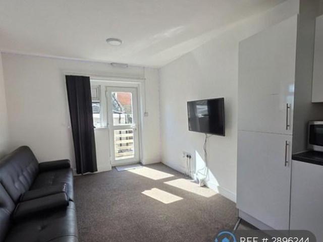 Pen Y Wain Road, Cardiff, CF24 1 bed in a flat share to rent £595 pcm £137 pw