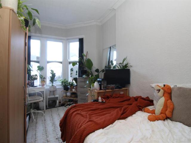 Pen Y Wain Road, Cardiff CF24 8 bed house to rent £3,560 pcm £822 pw