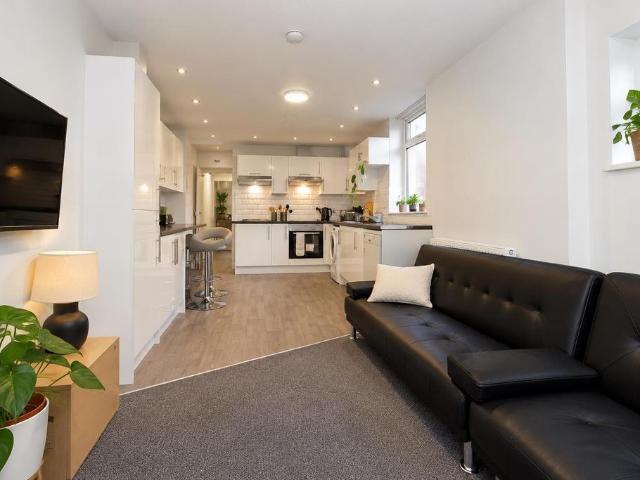 Pen Y Wain Road, Cardiff CF24 8 bed house to rent £4,400 pcm £1,015 pw