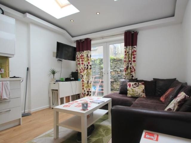 Pen y Lan Road, Roath