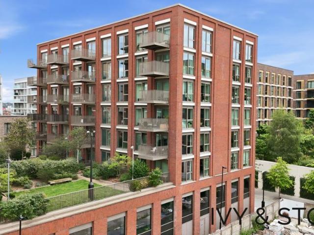 Pendant Court, Royal Wharf, London, E16 1 bed apartment to rent £2,200 pcm £508 pw