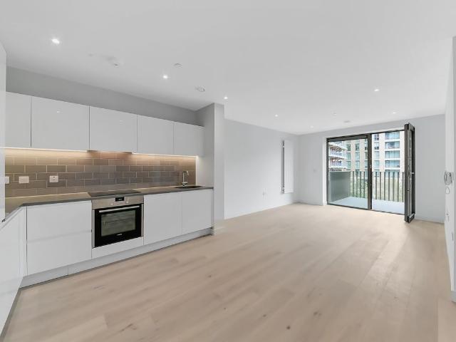 Pendant Court, Royal Wharf, London E16, 1 bed flat to rent, £2,100 pcm | PrimeLocation