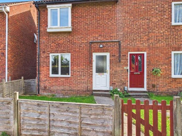 Pendennis Road, Swindon SN5 3 bed terraced house to rent £1,300 pcm £300 pw
