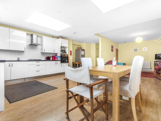 Pendennis Road, Streatham Hill. 4 bed house to rent £3,495 pcm £807 pw