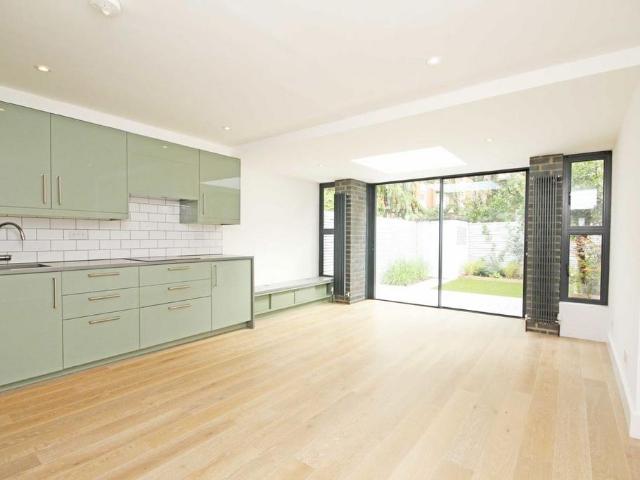 Penderyn Way, London N7 4 bed house to rent £4,250 pcm £981 pw
