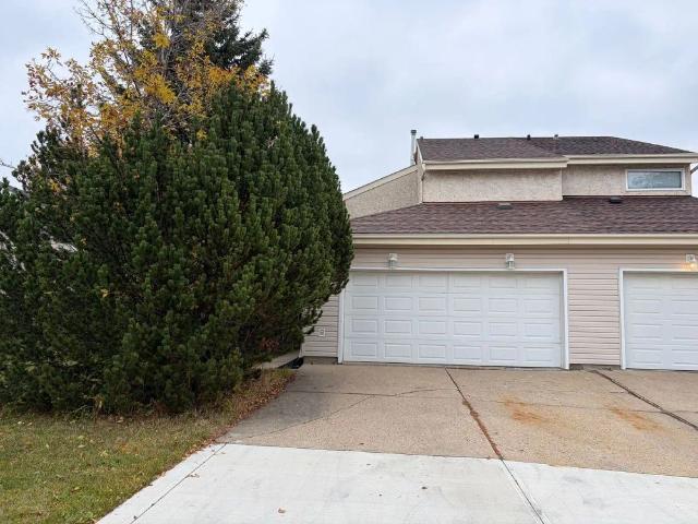 PENDING 3 bedroom, 1.5 bathroom Duplex in Callingwood — 3 Bedrooms Duplex