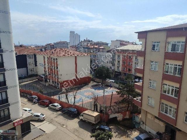Pendik Çamçeşme Mah.çarşının İçinde Geniş 2+1