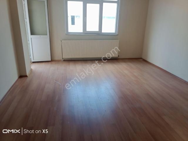 Pendik Çamçeşme Mahallesi'nde Kiralık 120m2 Kombili 3+1 Daire