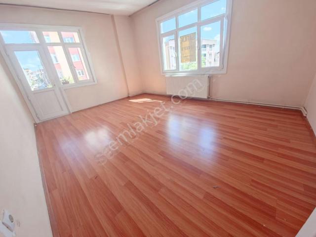 Pendik Çamçeşmede Satılık 2+1 120 M2 3 Çú Kat Daire