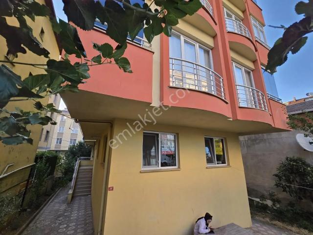 Pendik Ahmetyesevi Mahallesinde Kiralık 2+1 Daire