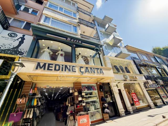 Pendik Çarşı'da Kiralık Balkonlu 2+1 Kapalı Mutfak Geniş Daire