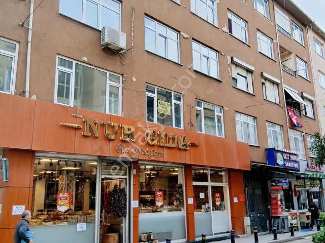 Pendik Çarşı Merkezde Satılık 3+1 Daire