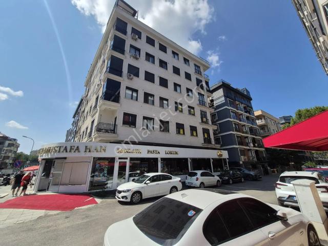 Pendik Batı Mah. Akçal Fırın Binasında Otoparklı Panjurlu 2+1