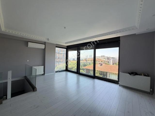 Pendik Batı Mahallesi'nde Deniz Manzaralı Ara Kat Dubleks Daire