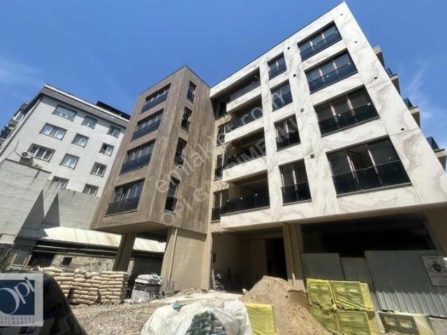 Pendik Belediye Binasına Cephe Ofis Kullanımına Uygun 2+1 Daire