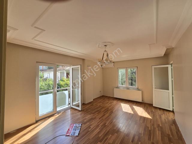 Pendik Güzelyalı Mahallesinde Geniş Balkonlu Kiralık 3+1 Daire