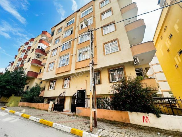 Pendik Güzelyalı Mahahallesinde Satılık Ara Kat 3+1 Daire