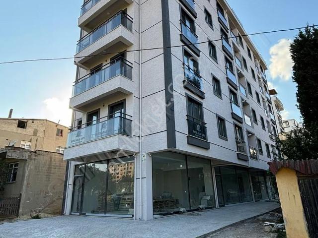 Pendik Güllbağlarda Satılık İskanlı Arakat 2+1 Daire 90 M2