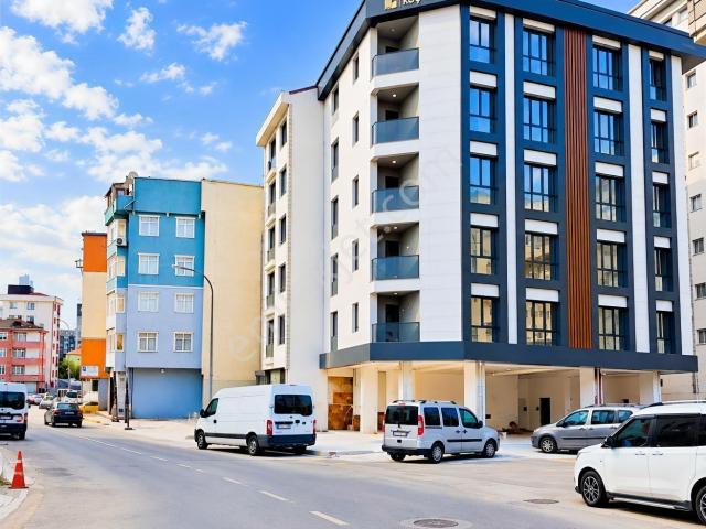 Pendik Güllübağlarda Ana Cadde Üzerinde Sıfır 2+1 Kiralık Daire